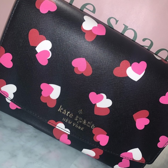 ❤️ Carson flutter hearts printed crossbody - Picture 1 of 4